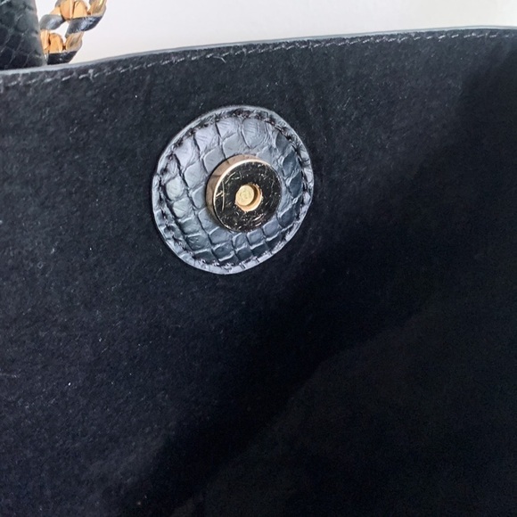 Black Croc Print Vegan Leather Tote Bag With Gold Metal Chain Strap - Picture 6 of 10